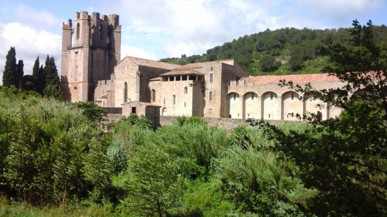 Maison De Caractere Face A L Abbaye De Lagrasse Villa Exterior photo